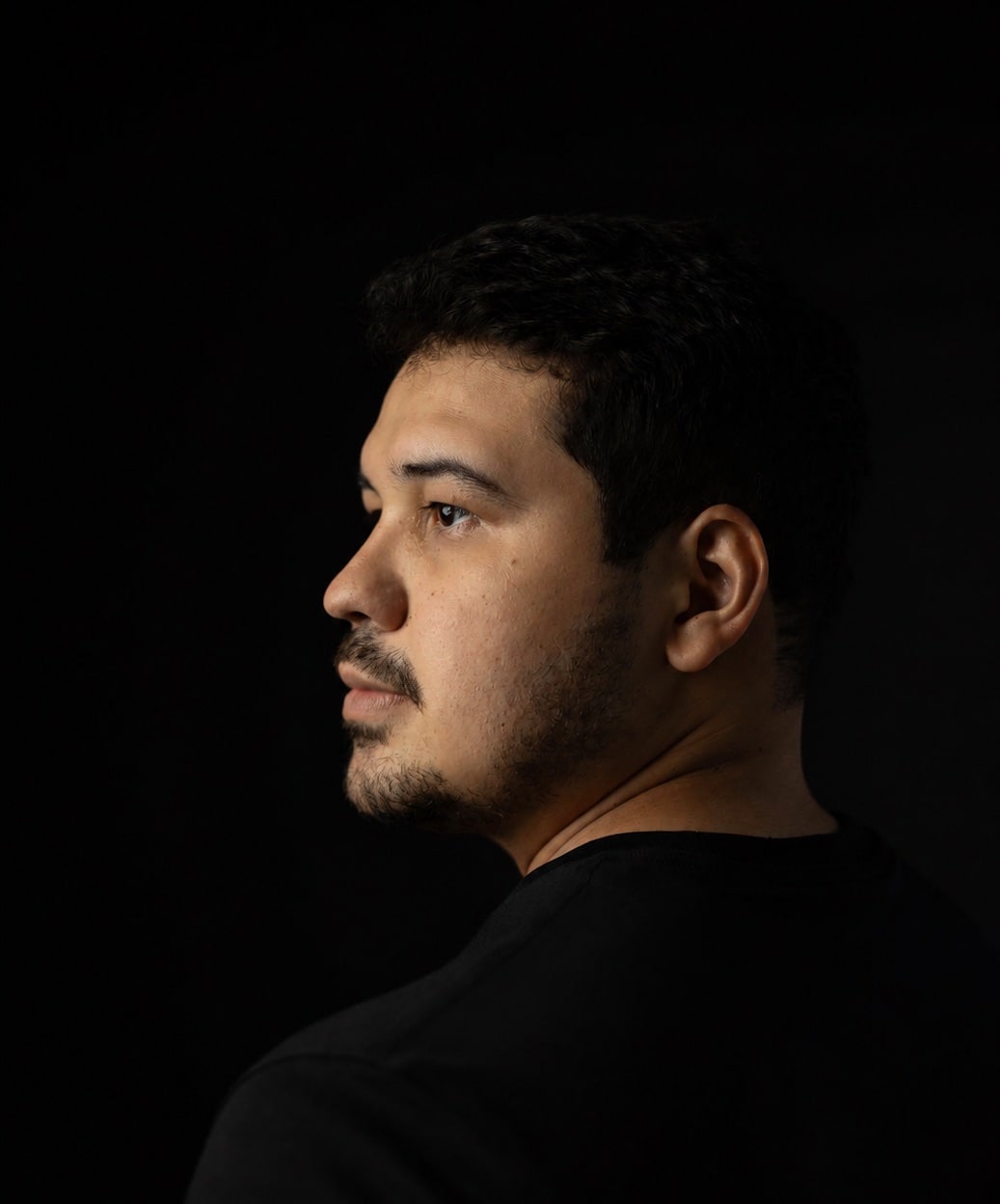 Retrato de perfil de André Aragão