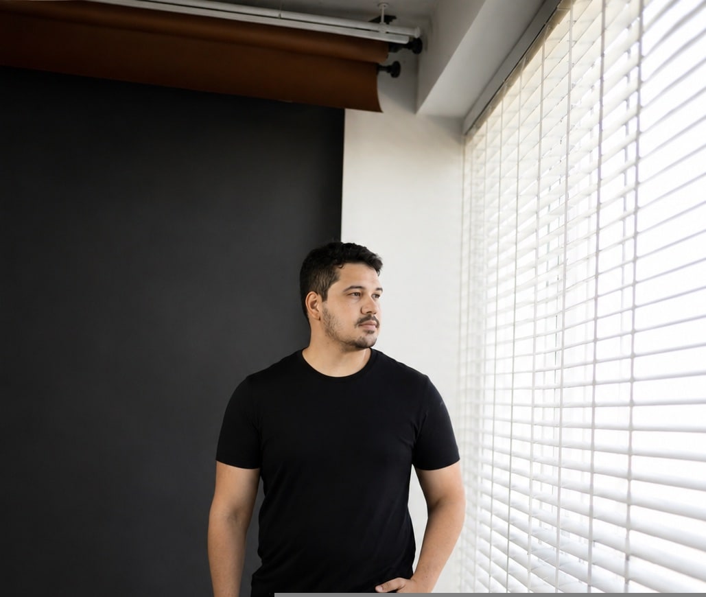 André Aragão em seu estúdio